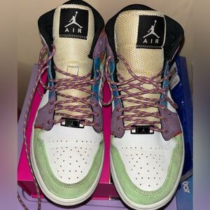 Air Jordan Mid 1’s Women